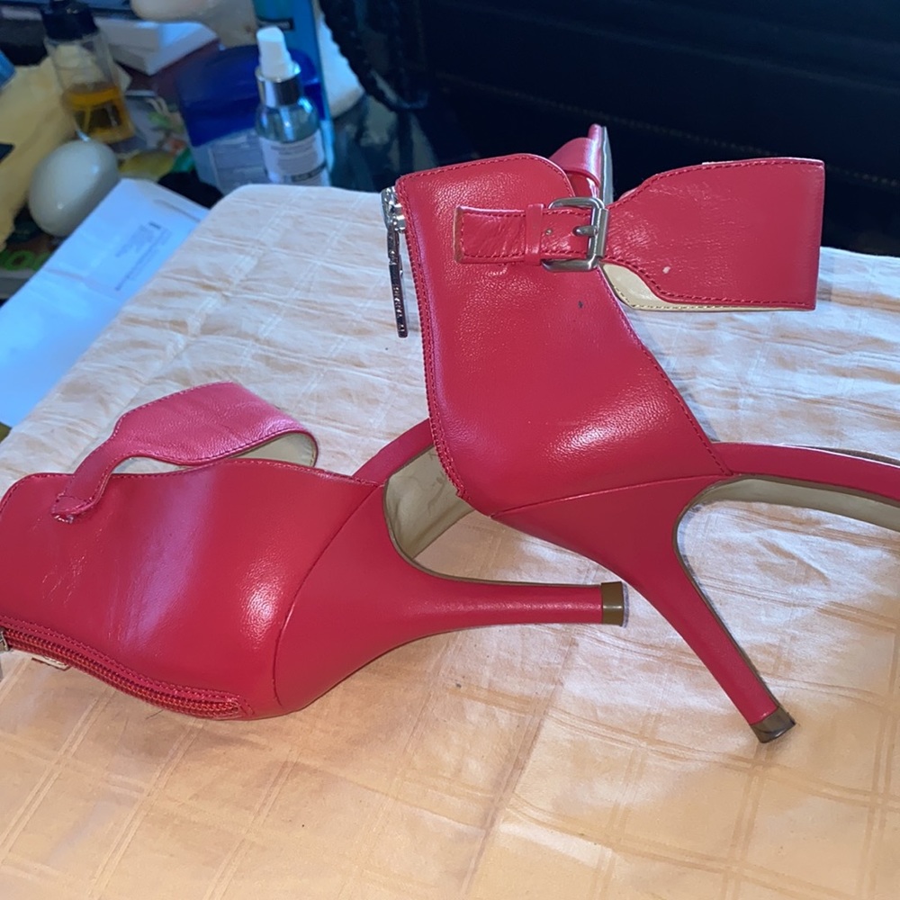 Tahari sandals size 9 - Picture 4 of 7